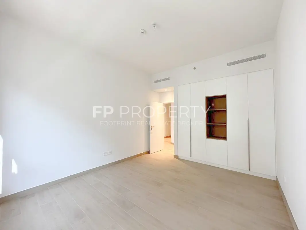Spacious 1Br - Lower Floor- Community View- Bright