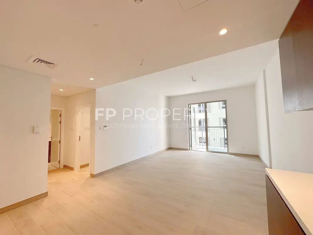 Spacious 1Br - Lower Floor- Community View- Bright