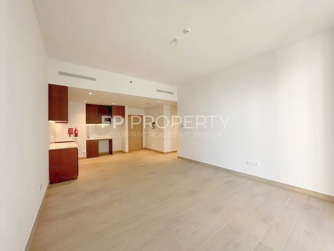 Spacious 1Br - Lower Floor- Community View- Bright