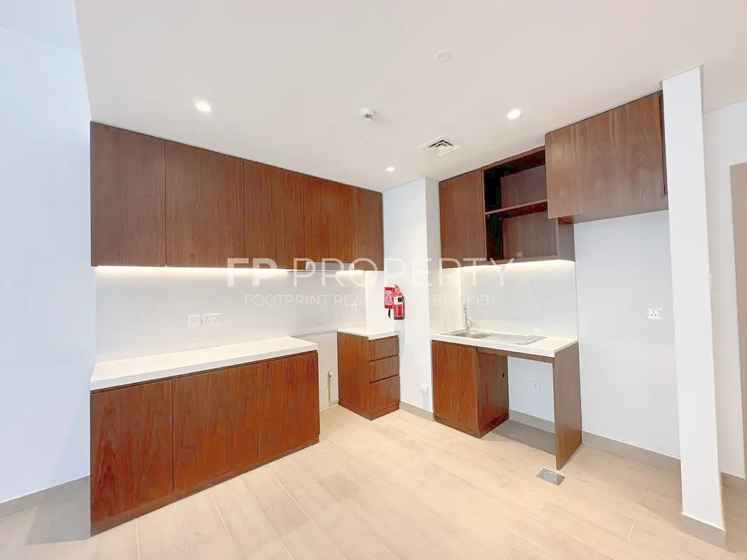 Spacious 1Br - Lower Floor- Community View- Bright