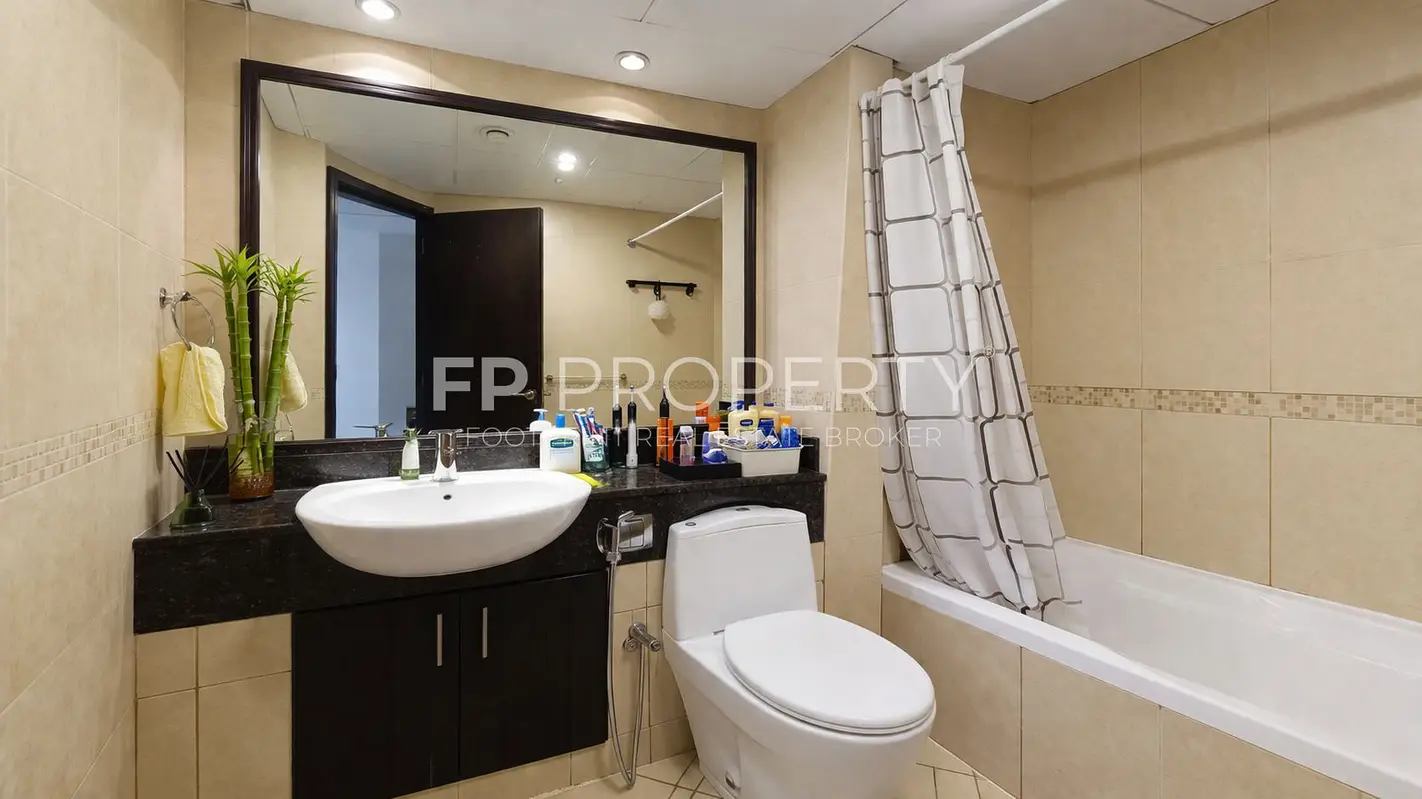 Unfurnished Studio- Spacious- JLT-Cluster J-Yearly