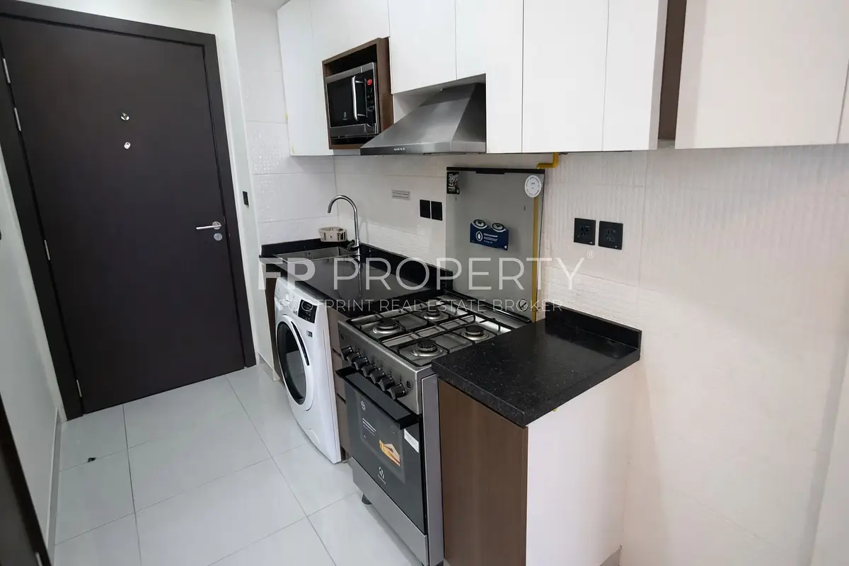 Spacious STUDIO- Kitchen Appliances-Ready to Move