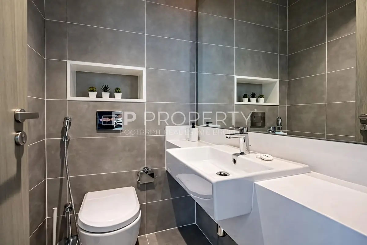 Spacious 1BR- Furnished- Higher Floor-Lagoon View