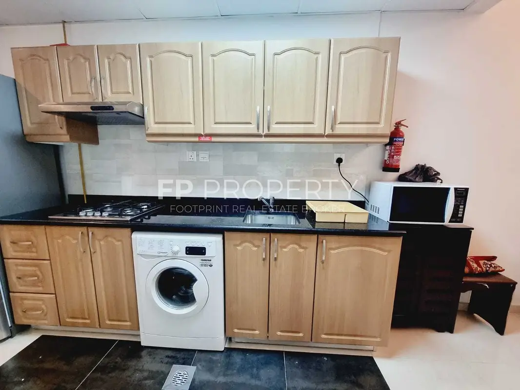 Amazing Furnished Unit | Middle floor