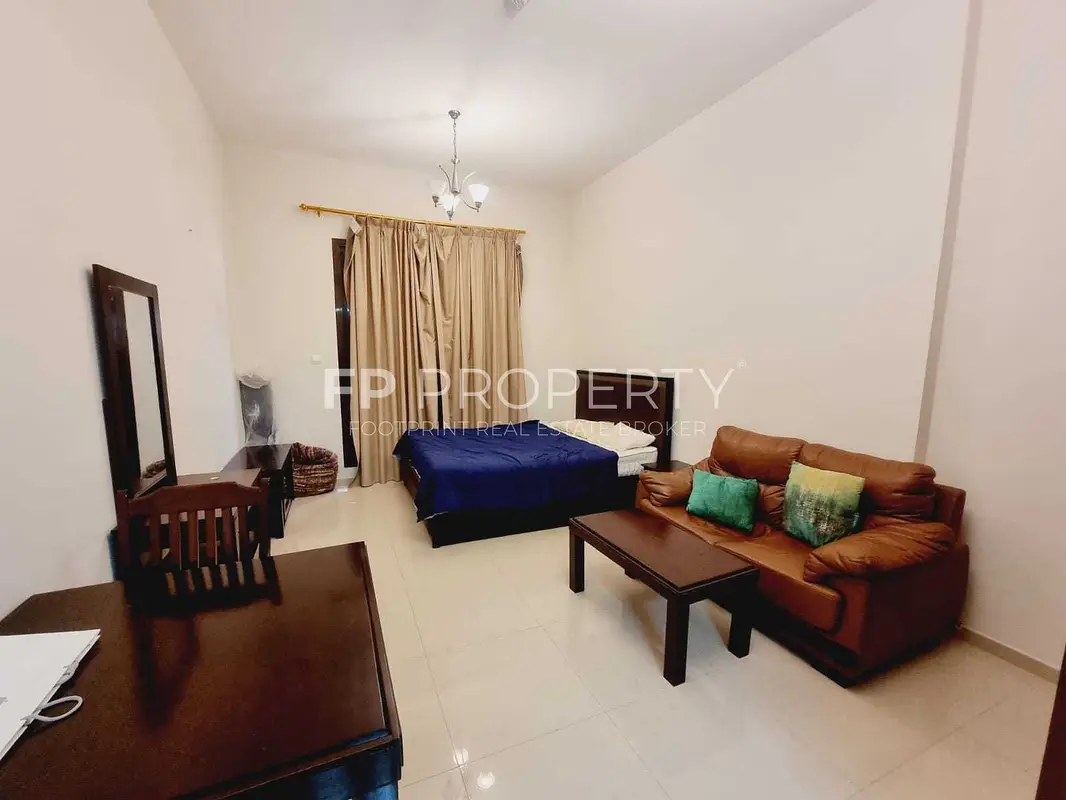 Amazing Furnished Unit | Middle floor