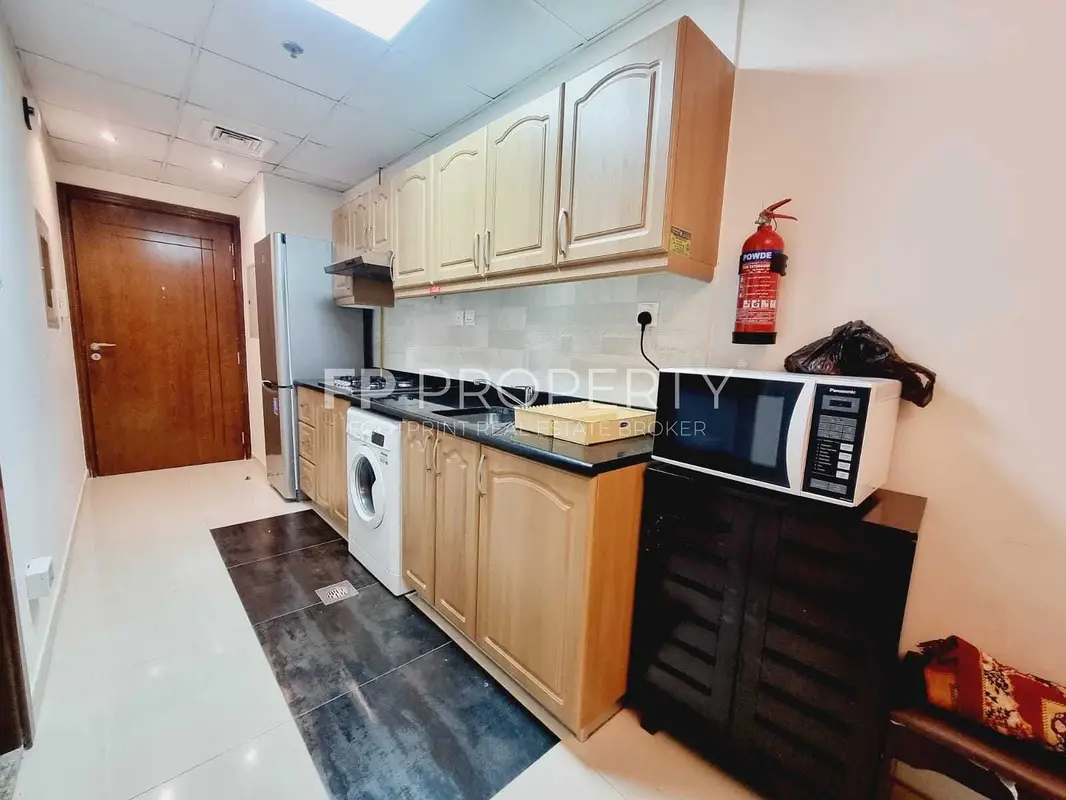 Amazing Furnished Unit | Middle floor