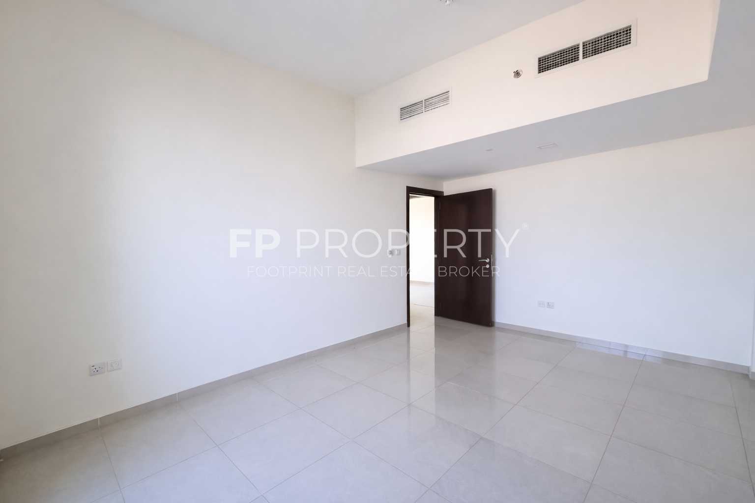 Golf Course View | Spacious Apartment | Bright unit