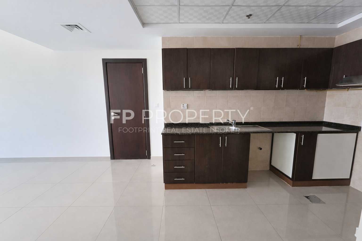Golf Course View | Spacious Apartment | Bright unit