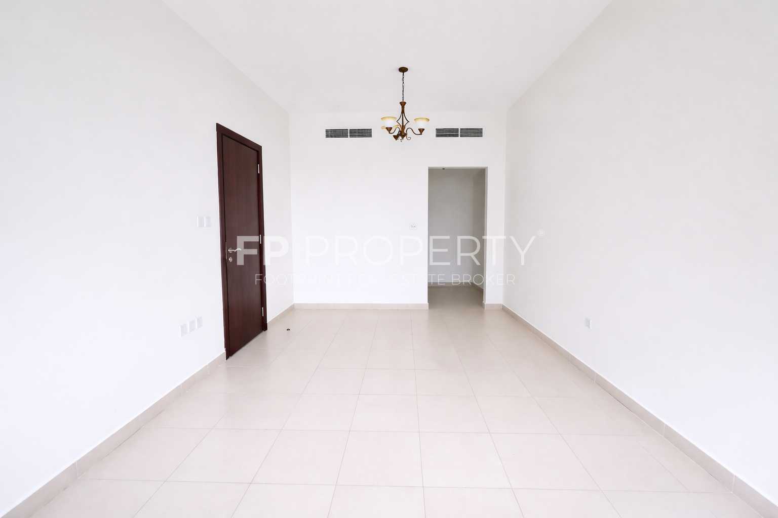 Chiller Free | Rented unit | Mid Floor