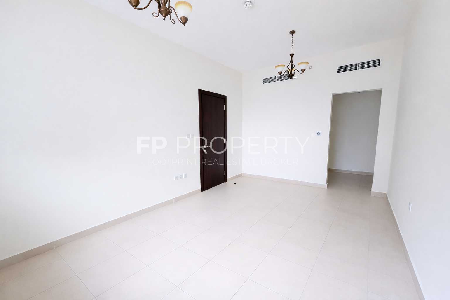 Chiller Free | Rented unit | Mid Floor