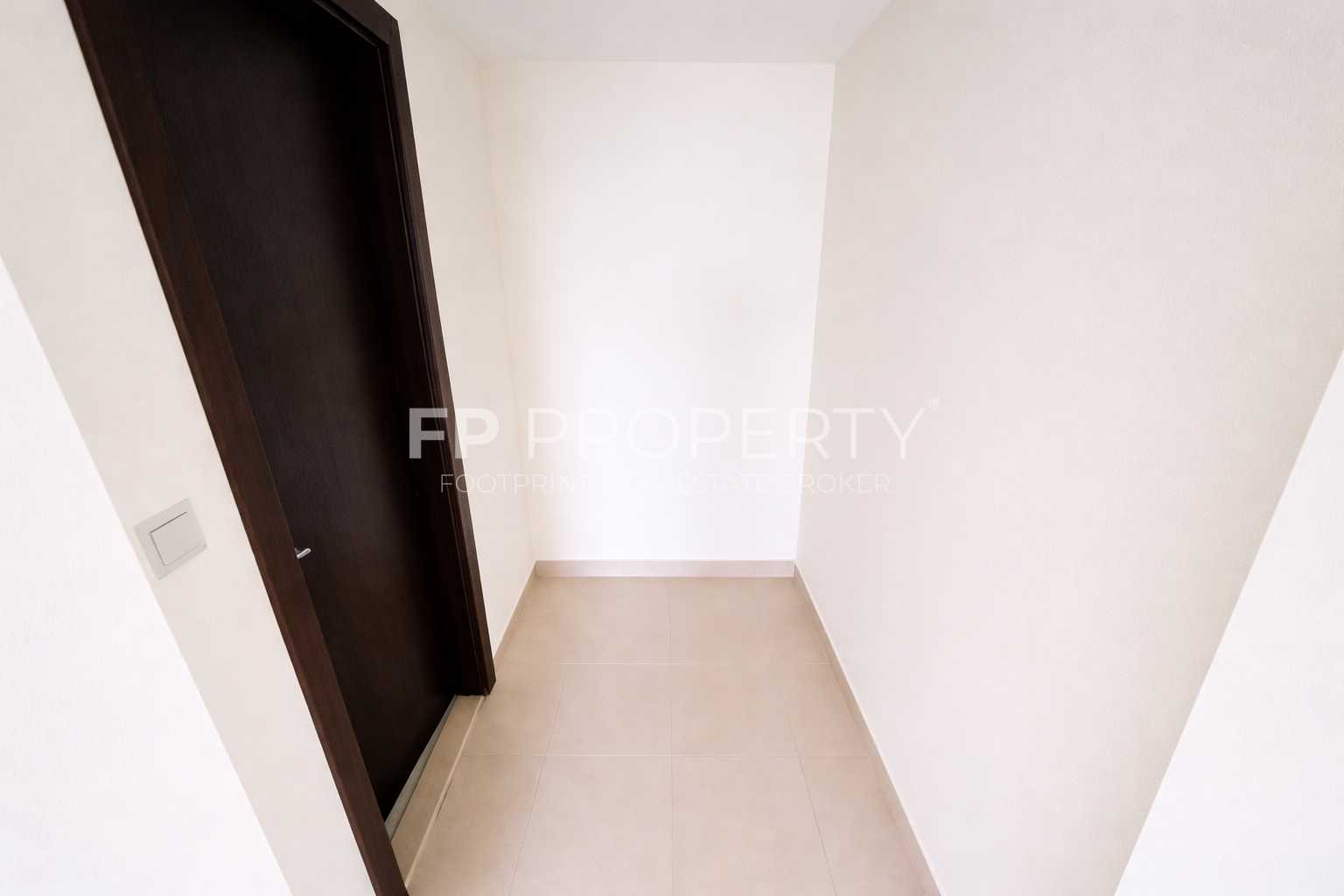 Chiller Free | Rented unit | Mid Floor