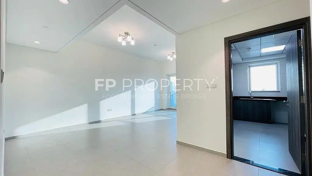 Large 2 Bedroom | Close Kitchen | Vacant on Transfer | Burj View