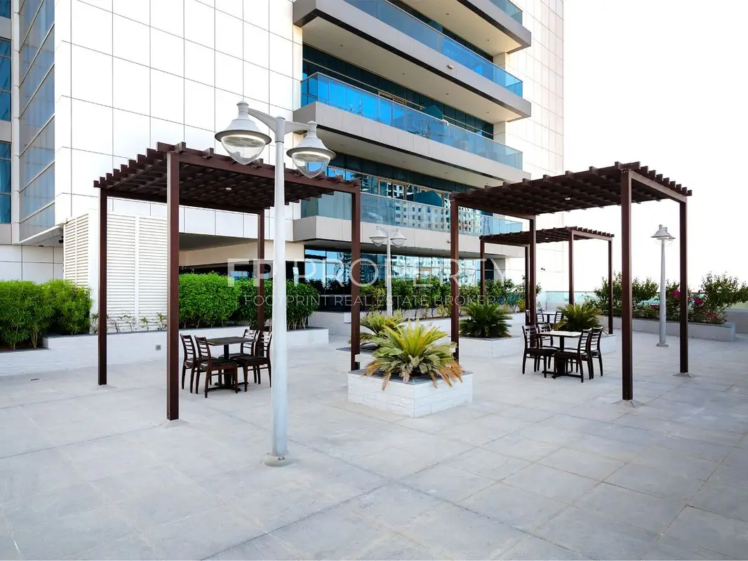 Large 2 Bedroom | Close Kitchen | Vacant on Transfer | Burj View