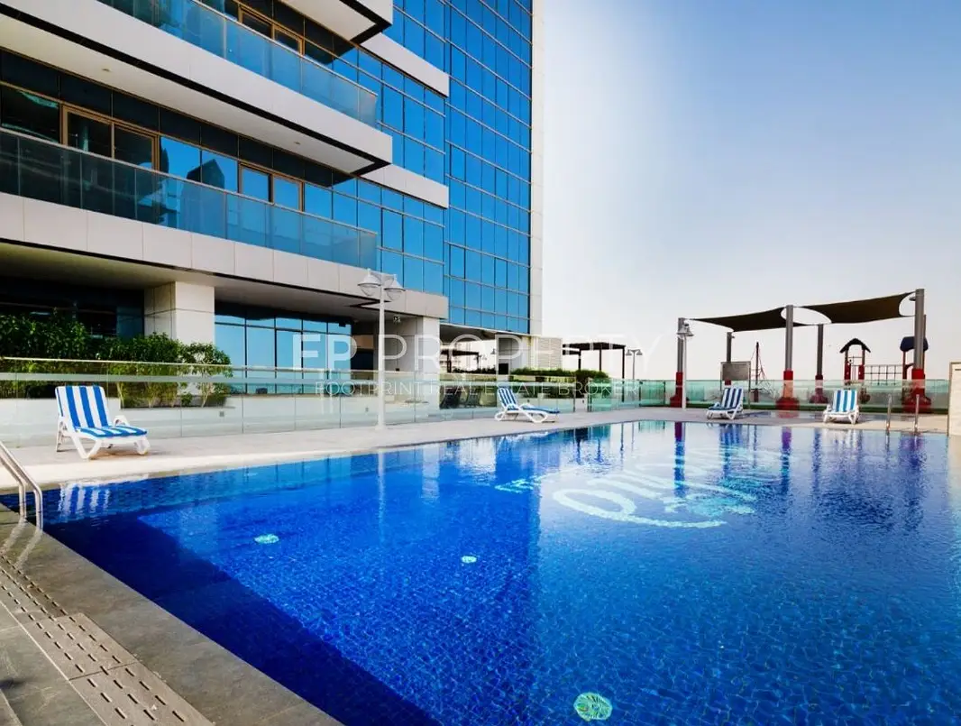 Large 2 Bedroom | Close Kitchen | Vacant on Transfer | Burj View
