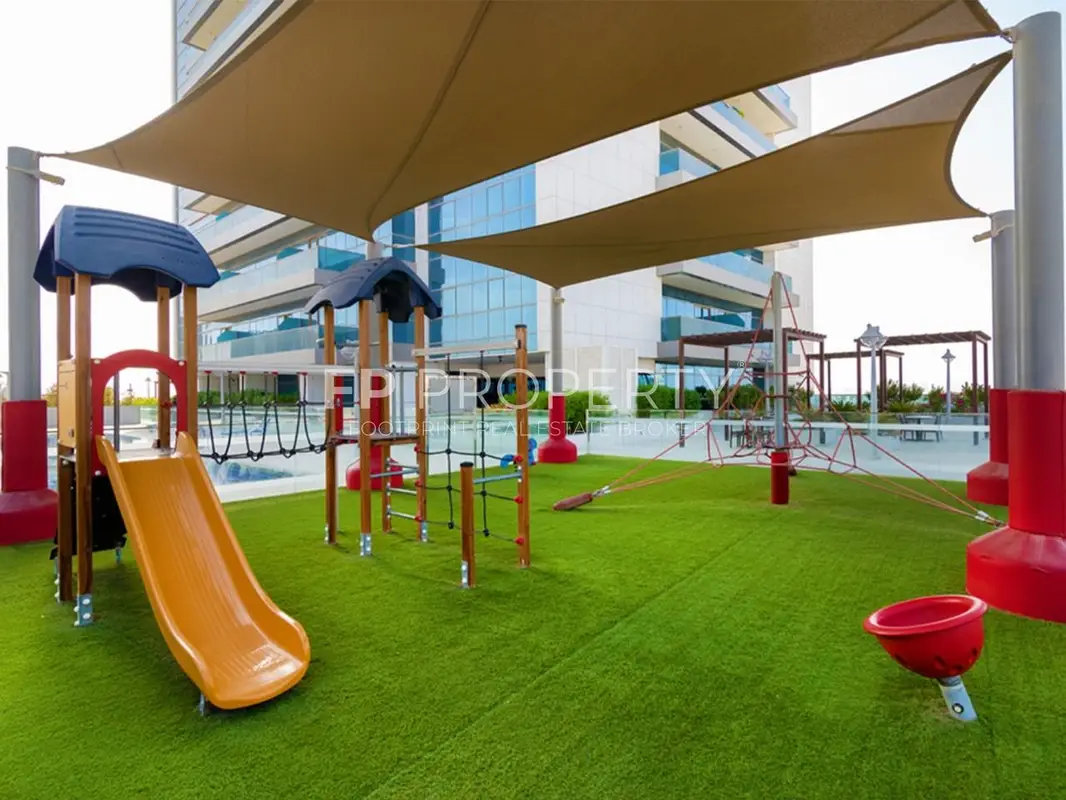 Large 2 Bedroom | Close Kitchen | Vacant on Transfer | Burj View