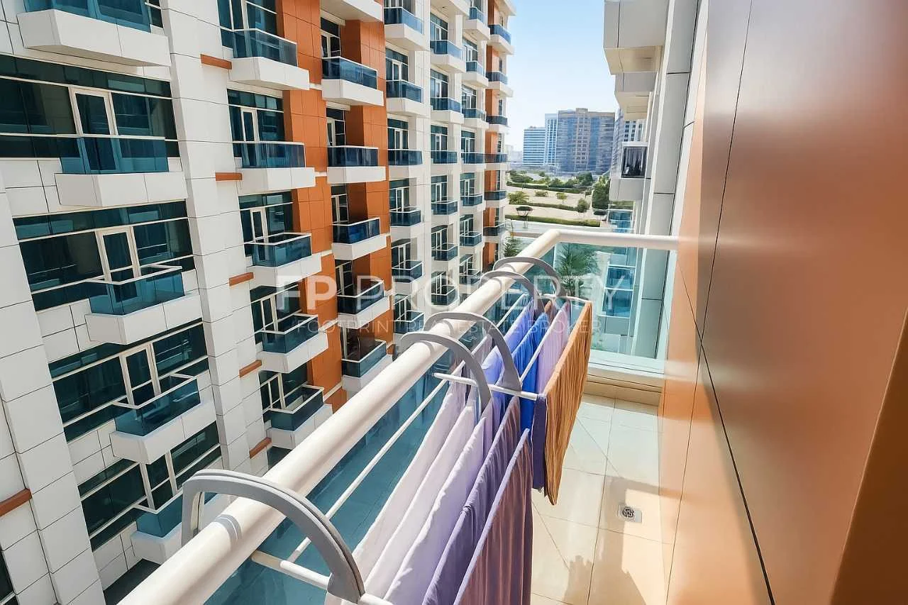 Spacious 2BR | Road View | 2 Balconies | Vacant on Transfer