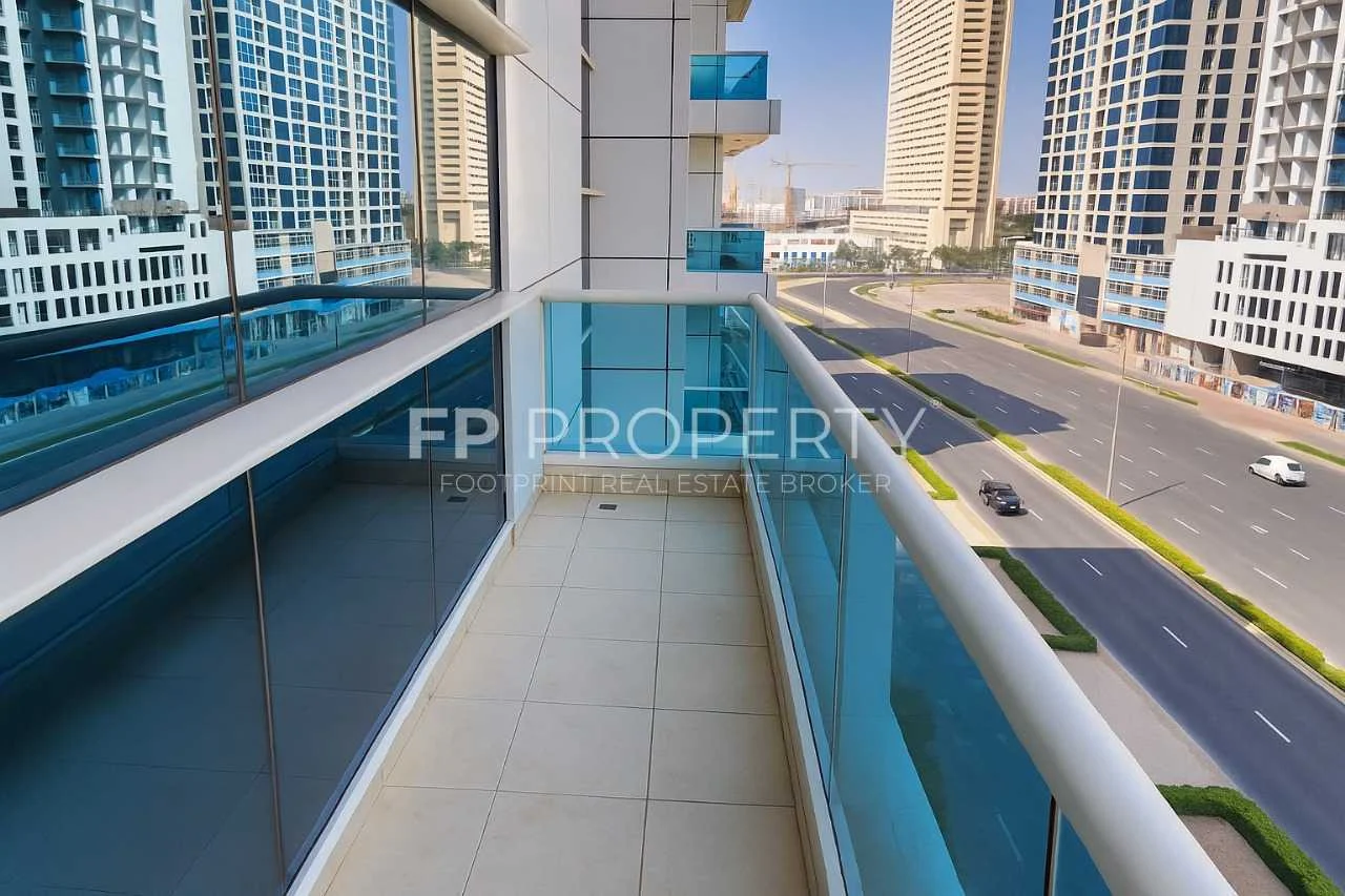 Spacious 2BR | Road View | 2 Balconies | Vacant on Transfer
