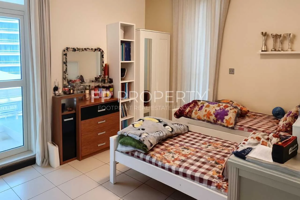 Spacious 2BR | Road View | 2 Balconies | Vacant on Transfer