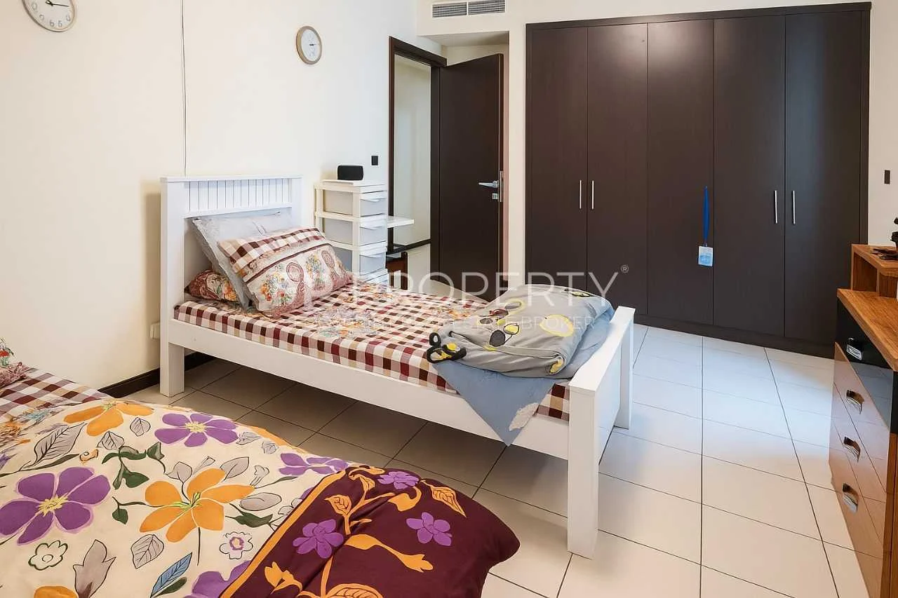 Spacious 2BR | Road View | 2 Balconies | Vacant on Transfer