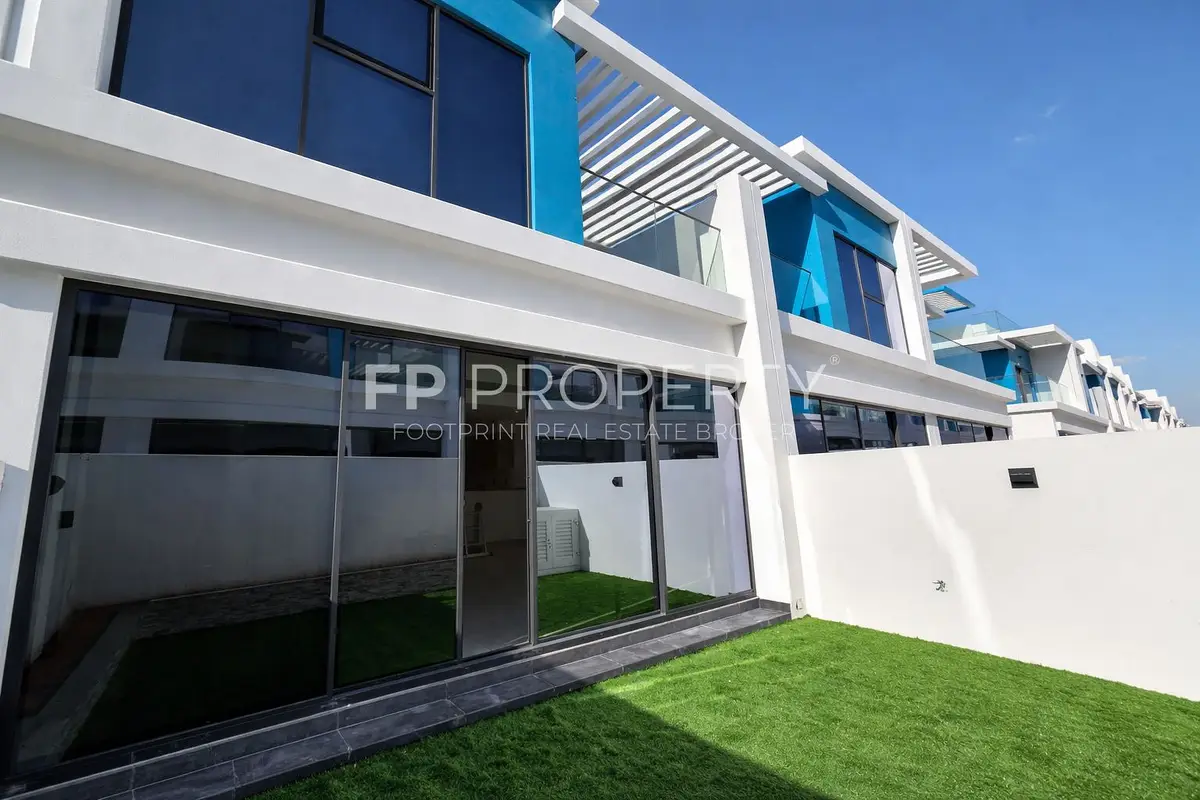 4-Bed Townhouse | Lagoon Community | Pvt Garden | Back to Back