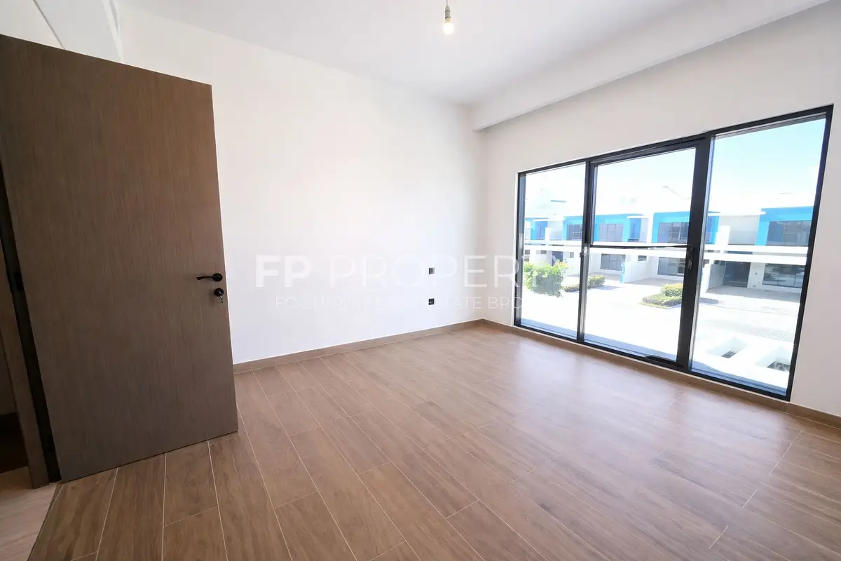 4-Bed Townhouse | Lagoon Community | Pvt Garden | Back to Back