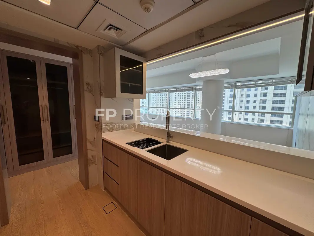 Marina View | Freshly Upgraded | Private Jacuzzi | Chiller Free