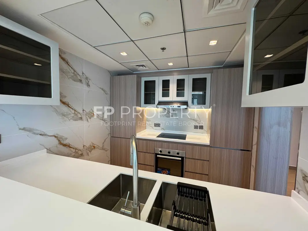 Marina View | Freshly Upgraded | Private Jacuzzi | Chiller Free