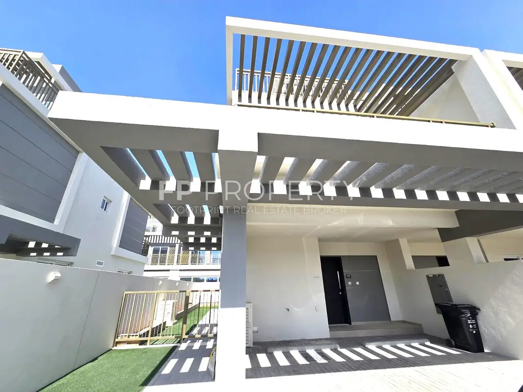 Beautiful corner 3 Bed | Closed Kitchen | Big Garden | Ready to move
