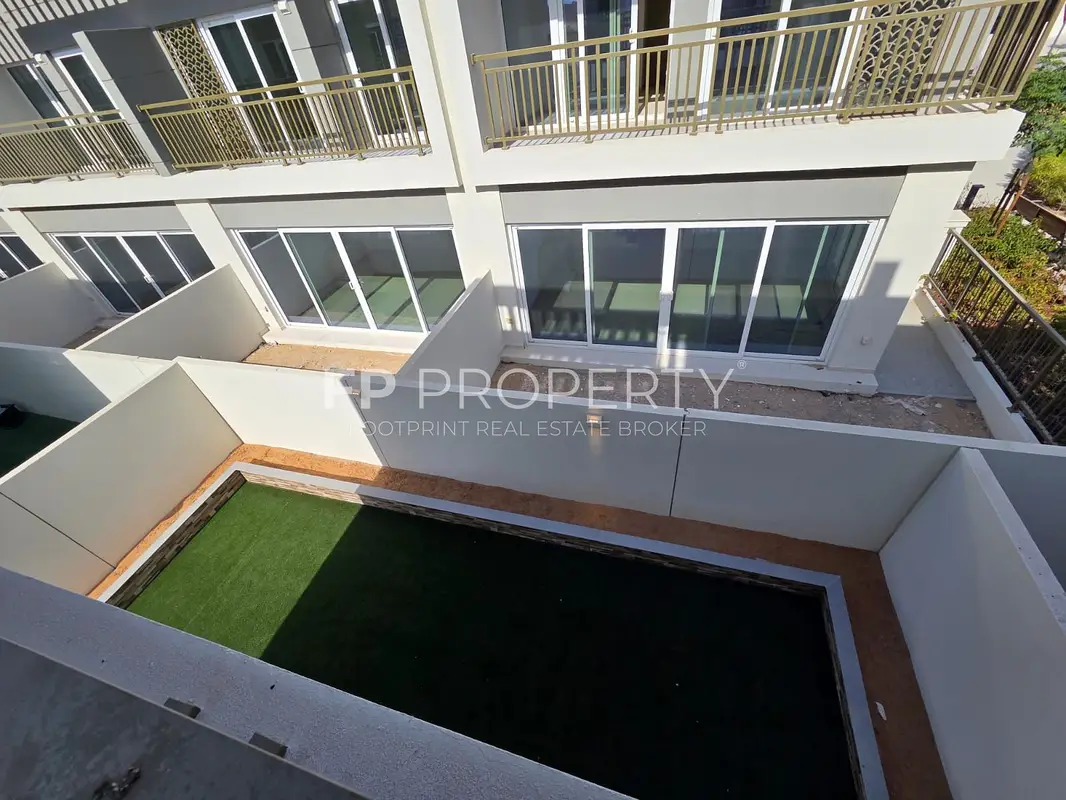 Beautiful corner 3 Bed | Closed Kitchen | Big Garden | Ready to move