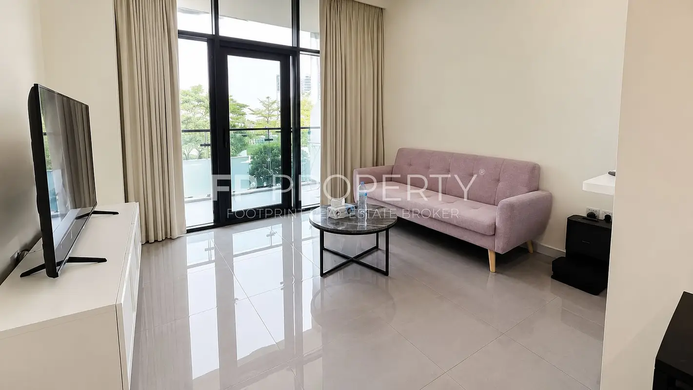 Fully Furnished - Near Metro - Pool View Lower Foor