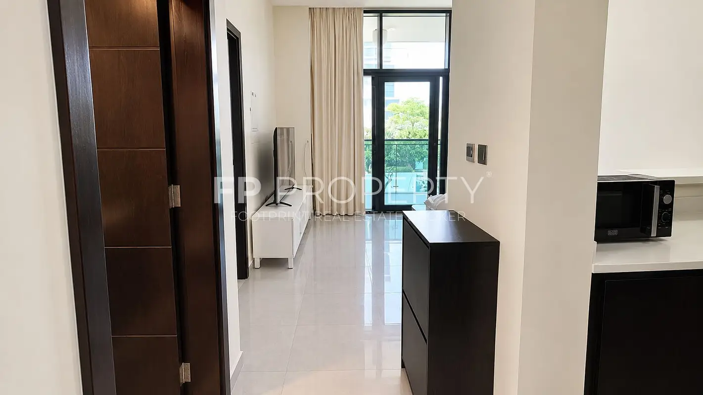 Fully Furnished - Near Metro - Pool View Lower Foor