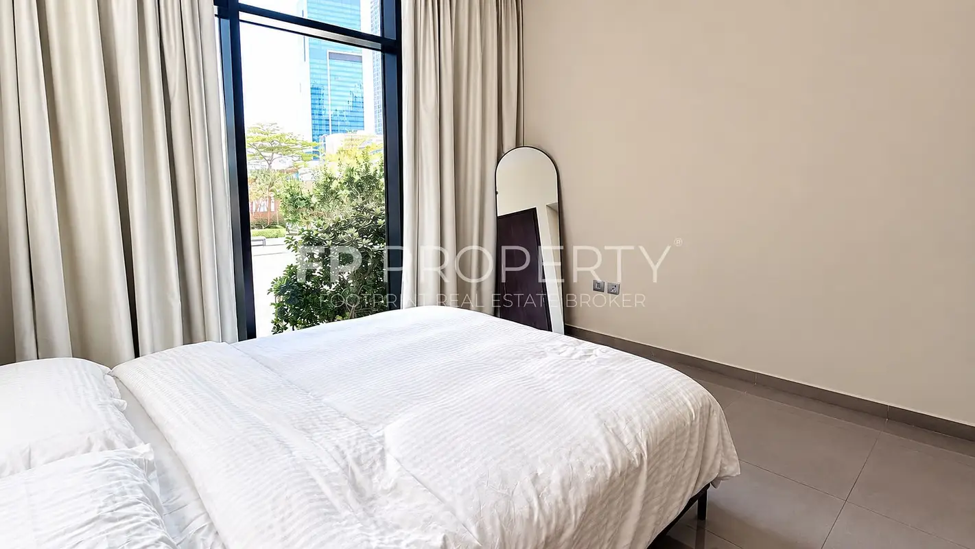 Fully Furnished - Near Metro - Pool View Lower Foor