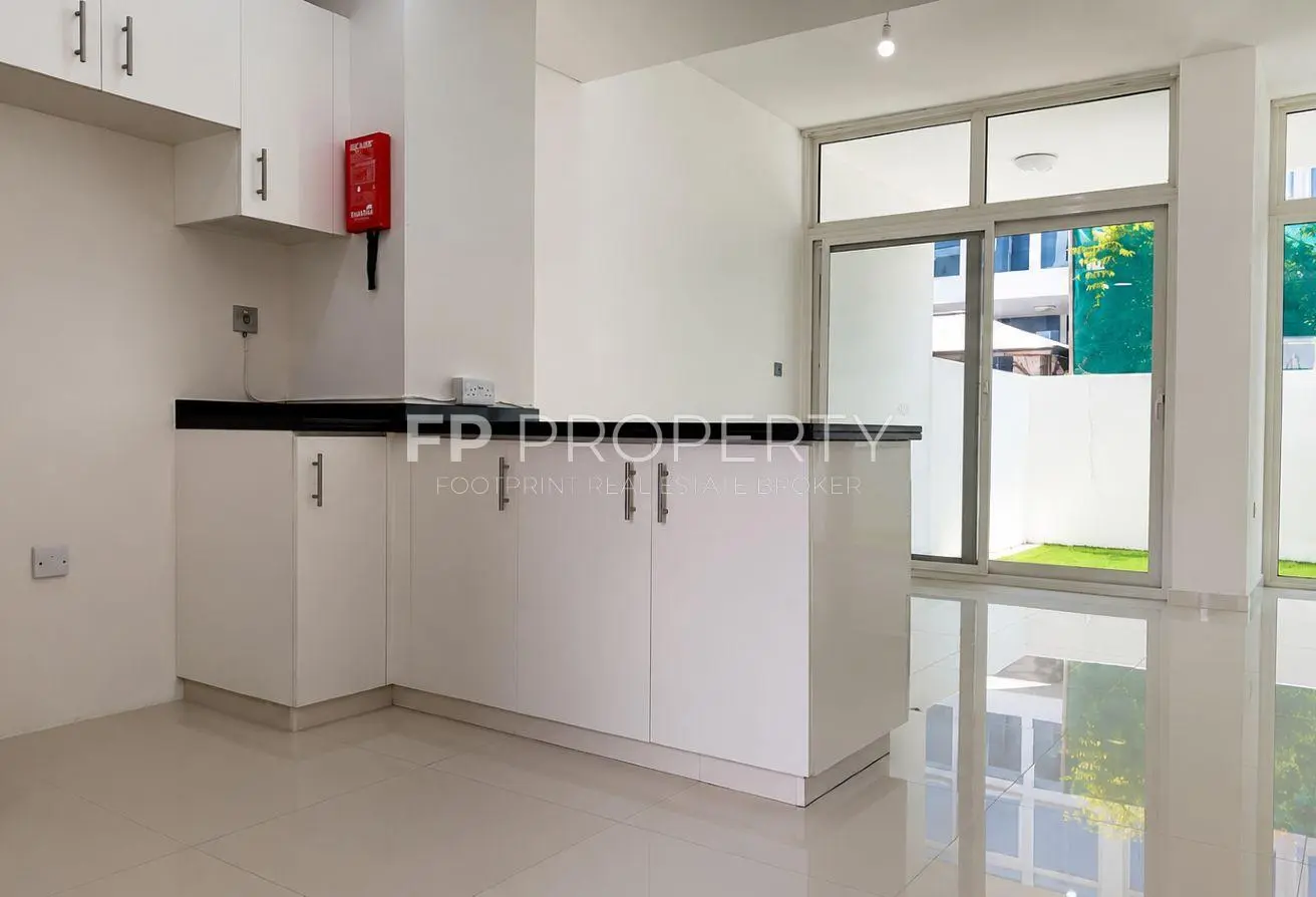 Lovely 3 Bedroom | Middle unit | Back to Back