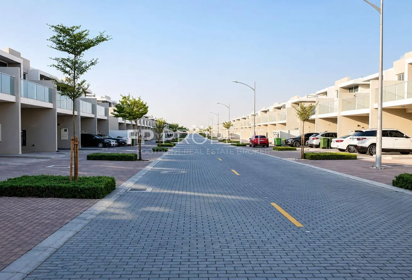 Lovely 3 Bedroom | Middle unit | Back to Back