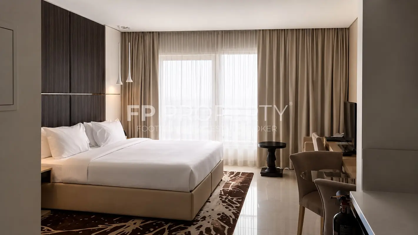 Spacious, Bright And Furnished Studio-Facing Canal