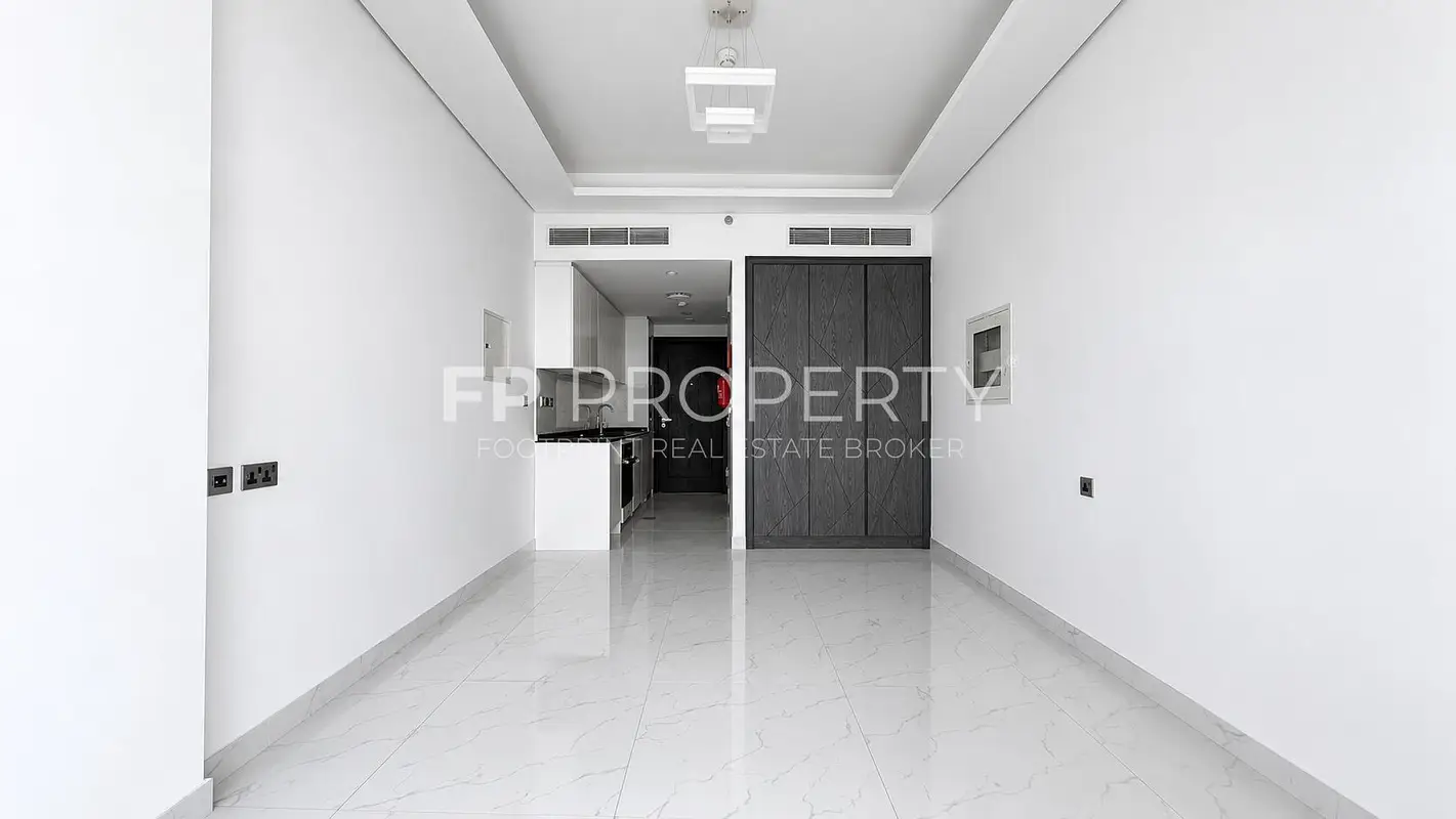 Spacious And Bright Studio With Open View - Ready