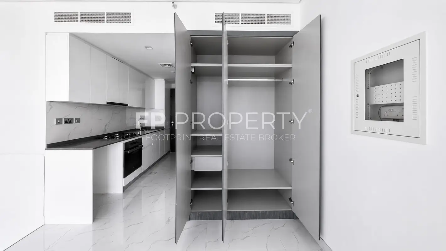 Spacious And Bright Studio With Open View - Ready