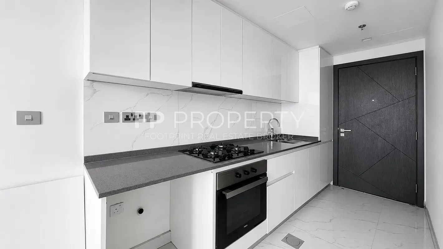 Spacious And Bright Studio With Open View - Ready