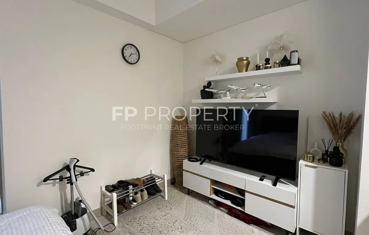 Spacious Studio Fully Furnished - Ready To Move In