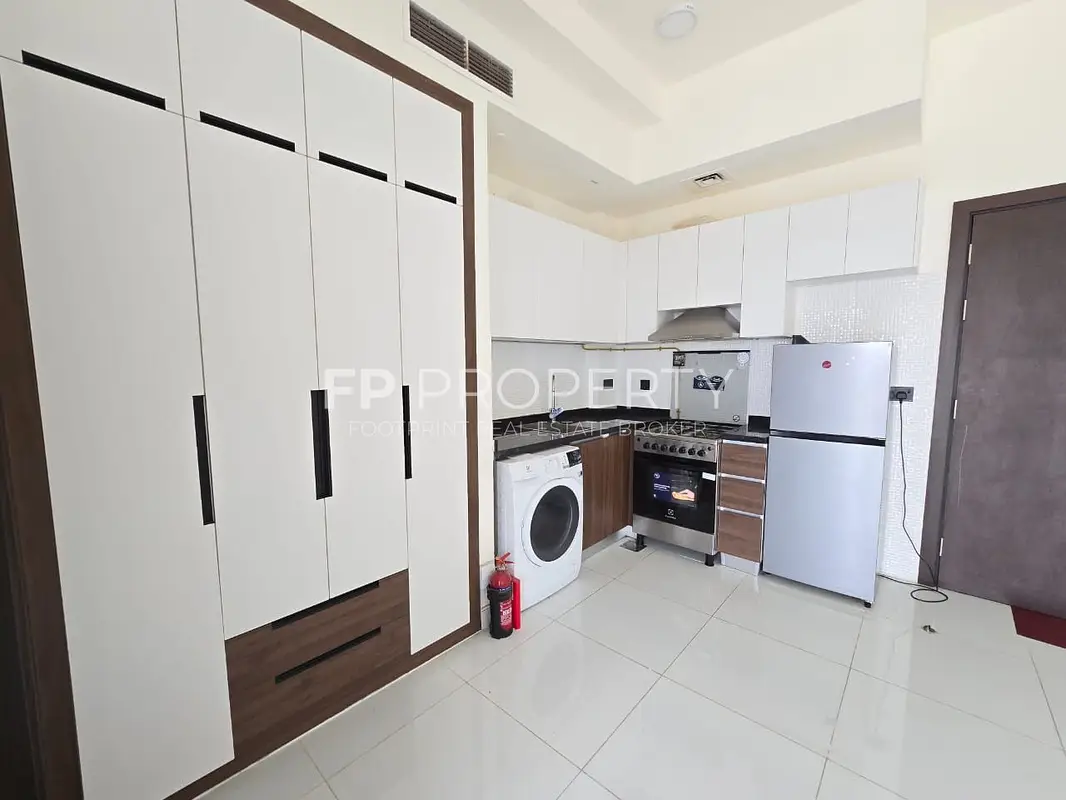Furnished | Amazing Layout | Bright Unit
