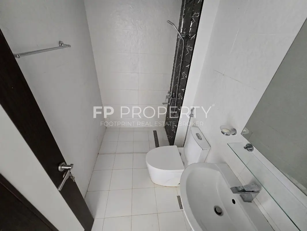 Furnished | Amazing Layout | Bright Unit
