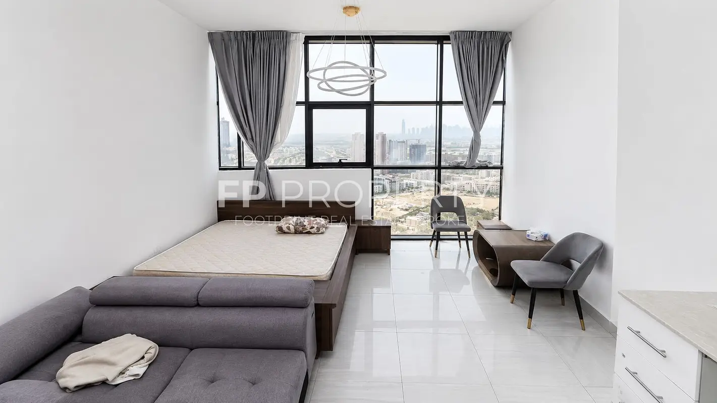 Bright and Spacious | Higher Floor | Open View