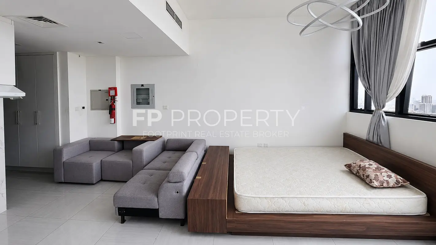 Bright and Spacious | Higher Floor | Open View