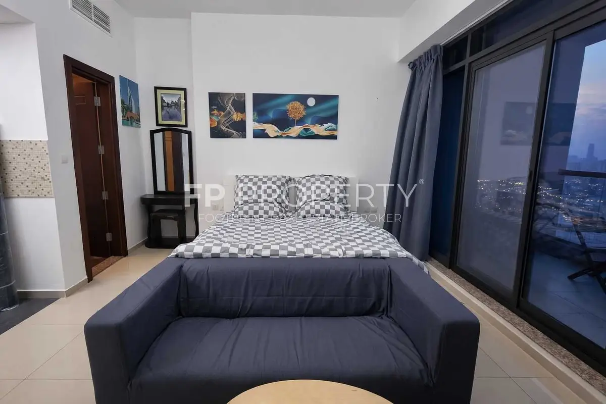 Golf Course View | Spacious Apartment | Bright unit
