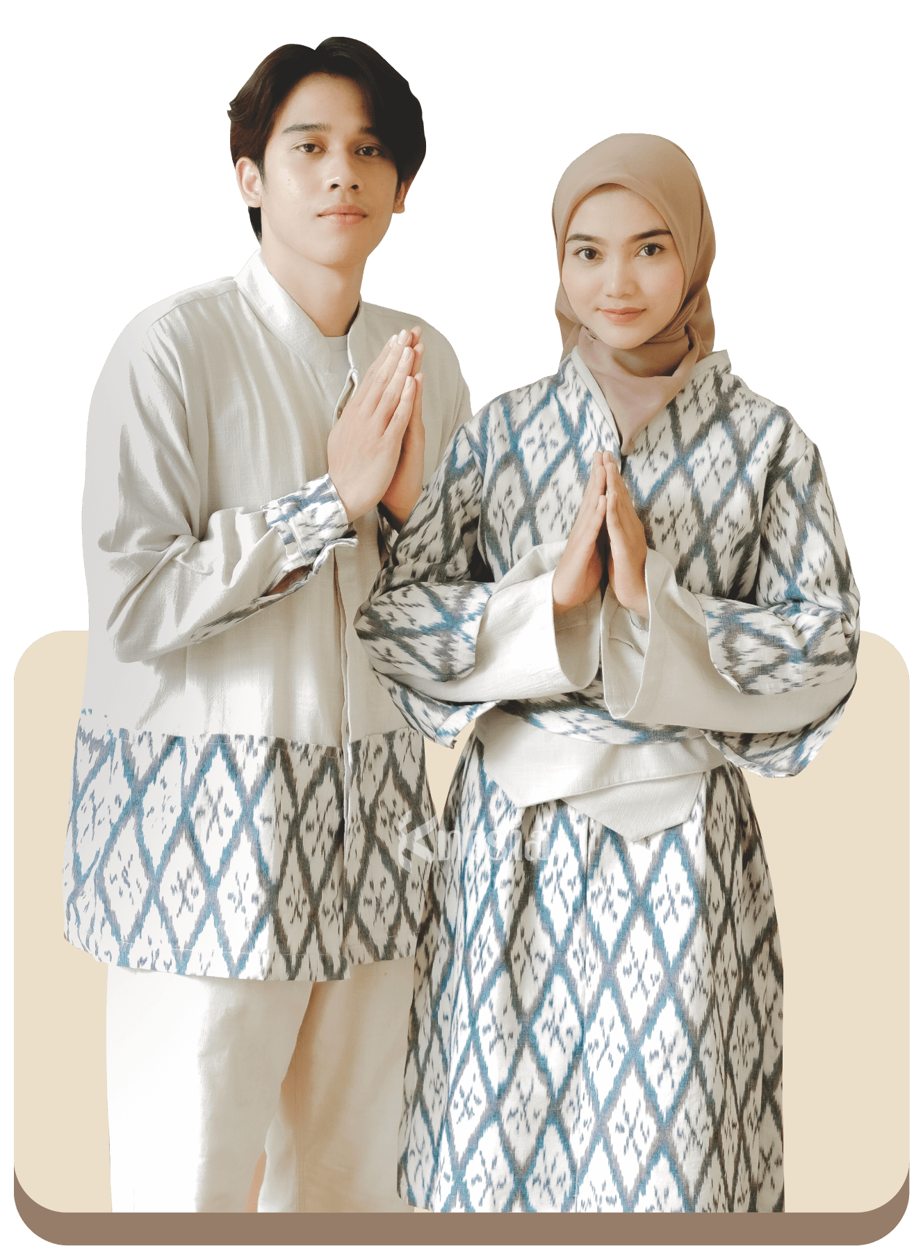 Pasangan dengan busana tenun