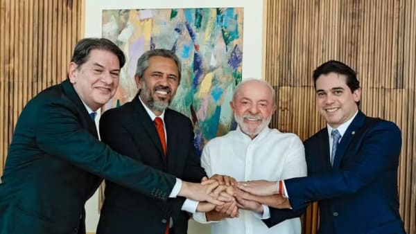 Elmano anuncia Cid Gomes ao Senado e Júnior Mano como suplente