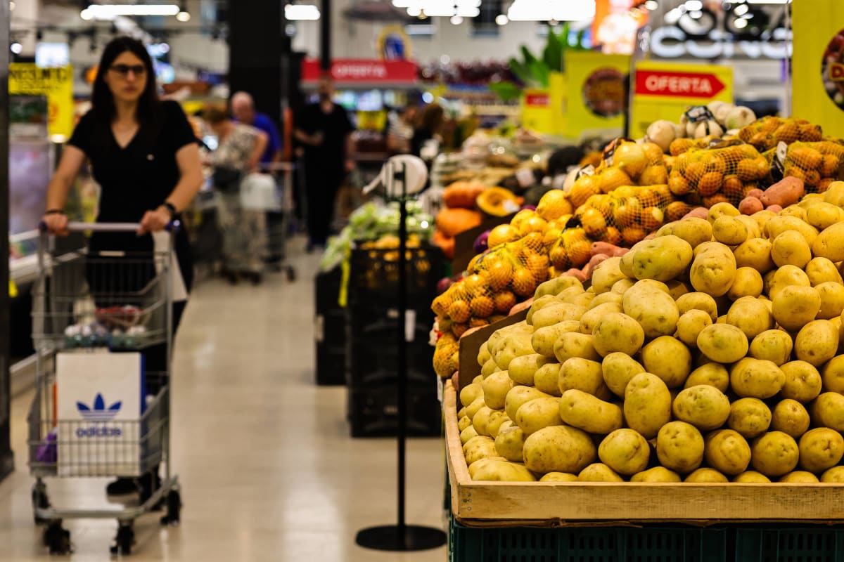 Guerra no Irã e ameaça de El Niño fazem economistas preverem alta de 7% nos alimentos em 2026