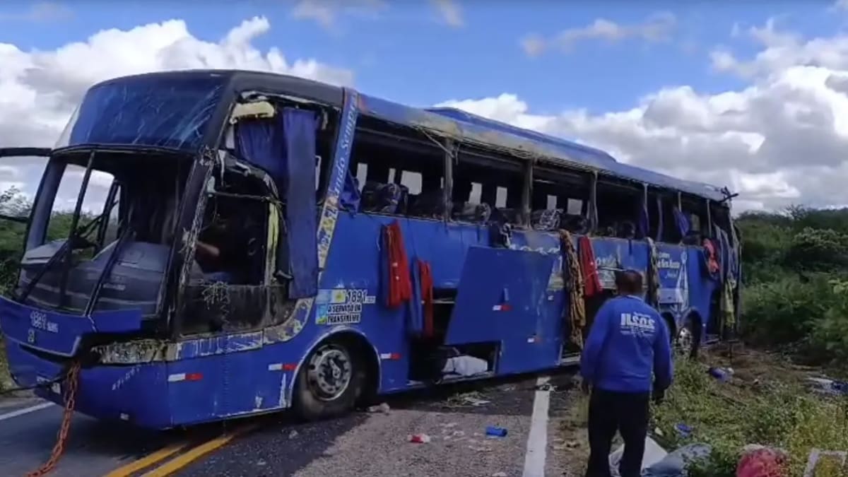 Motorista diz que tentou desviar de animal antes de acidente que matou jovens em Tauá