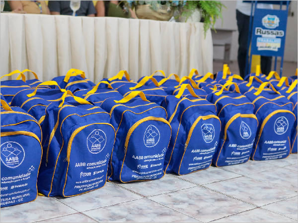 Educandos do Programa AABB Comunidade recebem kits de fardamento e materiais em Russas