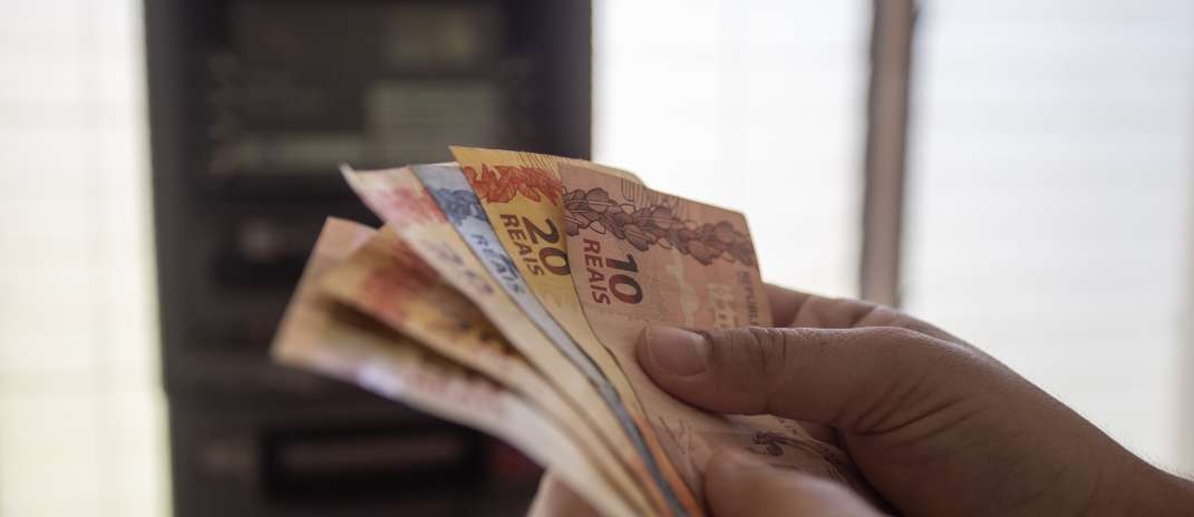 Elmano anuncia antecipação da primeira parcela do 13º para servidores do Ceará
